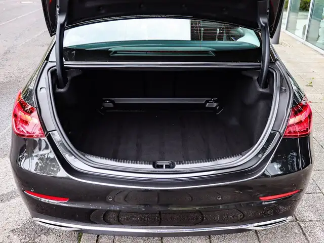 Mercedes-Benz C-Class view 6