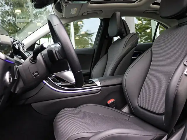 Mercedes-Benz C-Class view 13