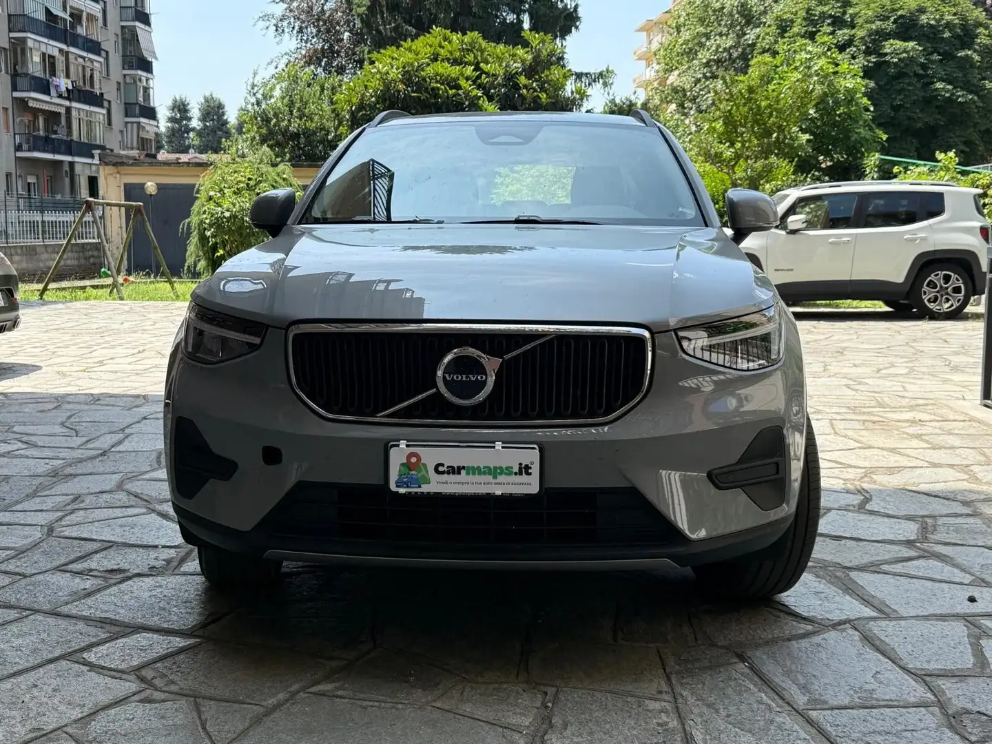 Volvo XC40 B3 automatico Plus Dark Gris - 2