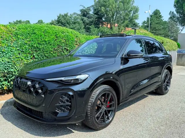 Audi Q5 view 2