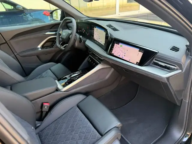 Audi Q5 view 12