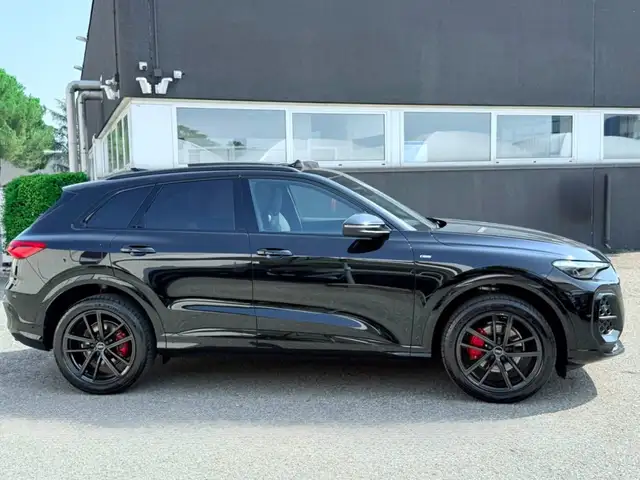 Audi Q5 view 5