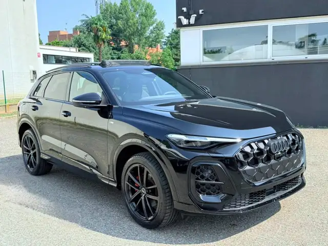 Audi Q5 view 3