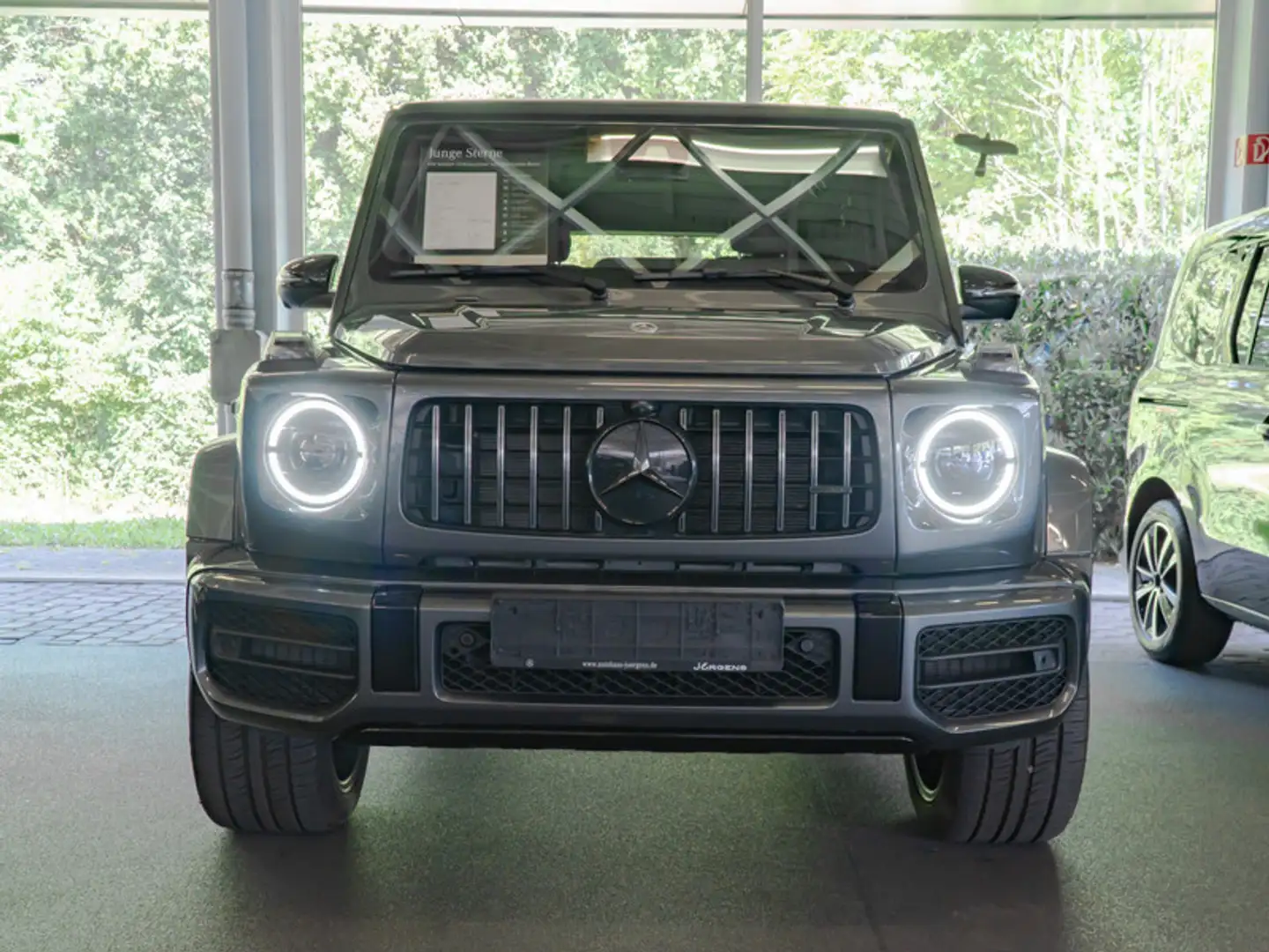 Mercedes-Benz G 63 AMG Comand/MLB/SHD/Burm/360/AHK/Totw/Distr Grijs - 2