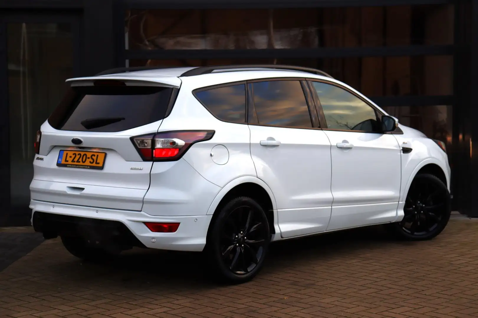 Ford Kuga 1.5 EcoBoost Vignale | ST Line | Stoel/Stuur Verwa Weiß - 2