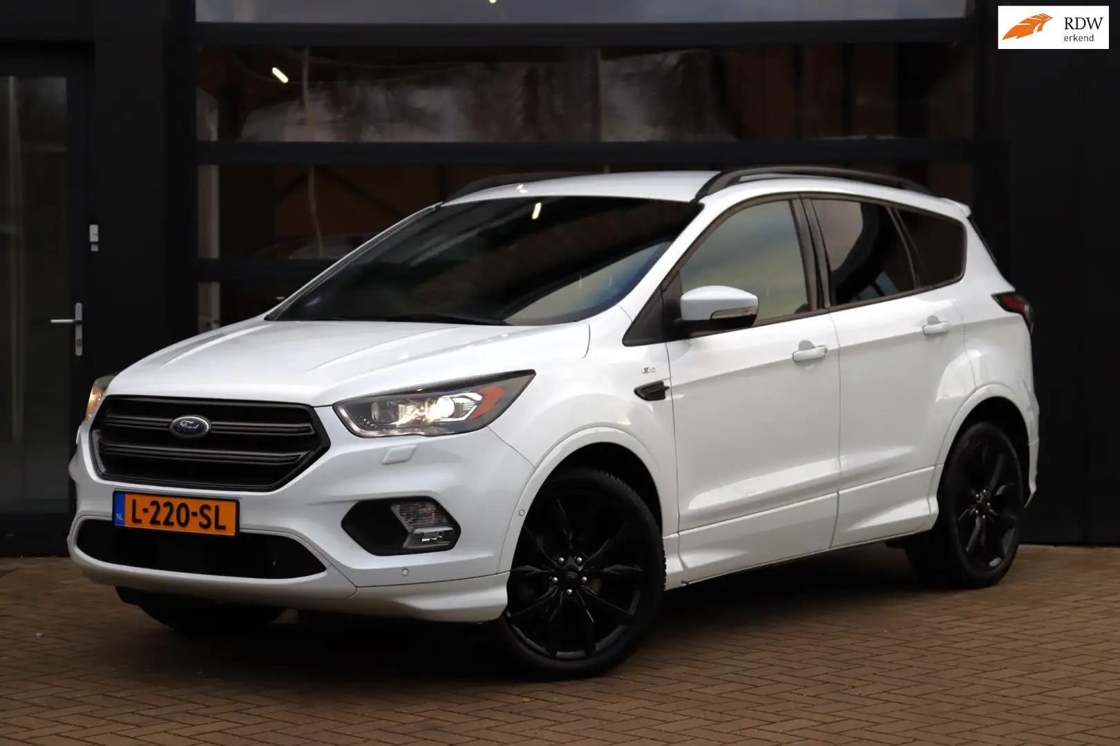 Ford Kuga 1.5 EcoBoost Vignale | ST Line | Stoel/Stuur Verwa Weiß - 1