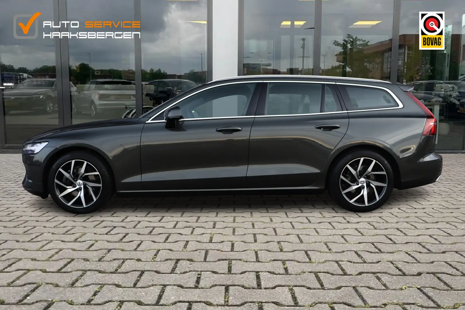 Volvo V60 2.0 T4 Inscription | ACC | Camera | Trekhaak | Grijs - 2