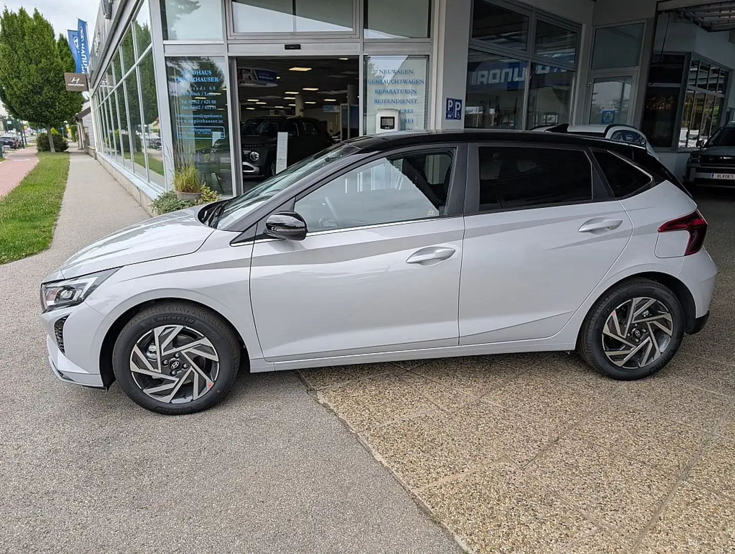Hyundai i20 1,0 T-GDI GO PLUS DCT Grau - 2