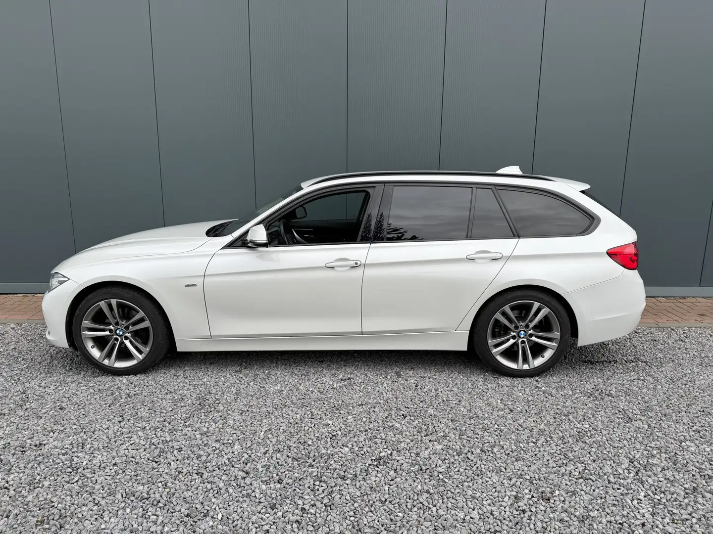 BMW 318 3-serie Touring 318i Automaat High Executive Sport Bianco - 2