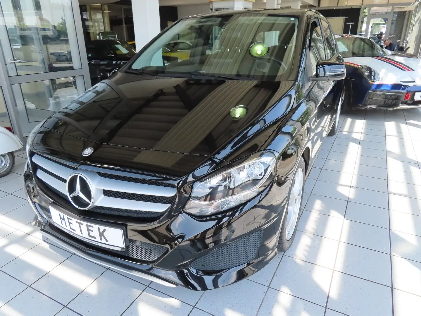 Mercedes-Benz B 180 CDI / d NAVI PDC Schwarz - 1
