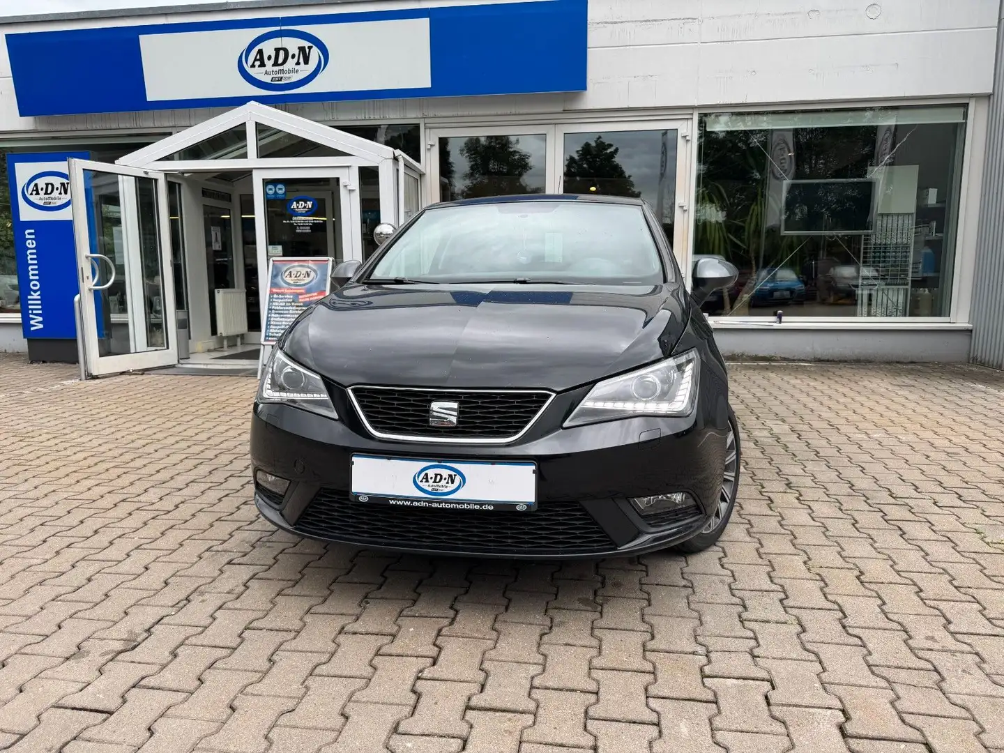 SEAT Ibiza SC Connect *Xenon*1.Hand*8fach* Schwarz - 1
