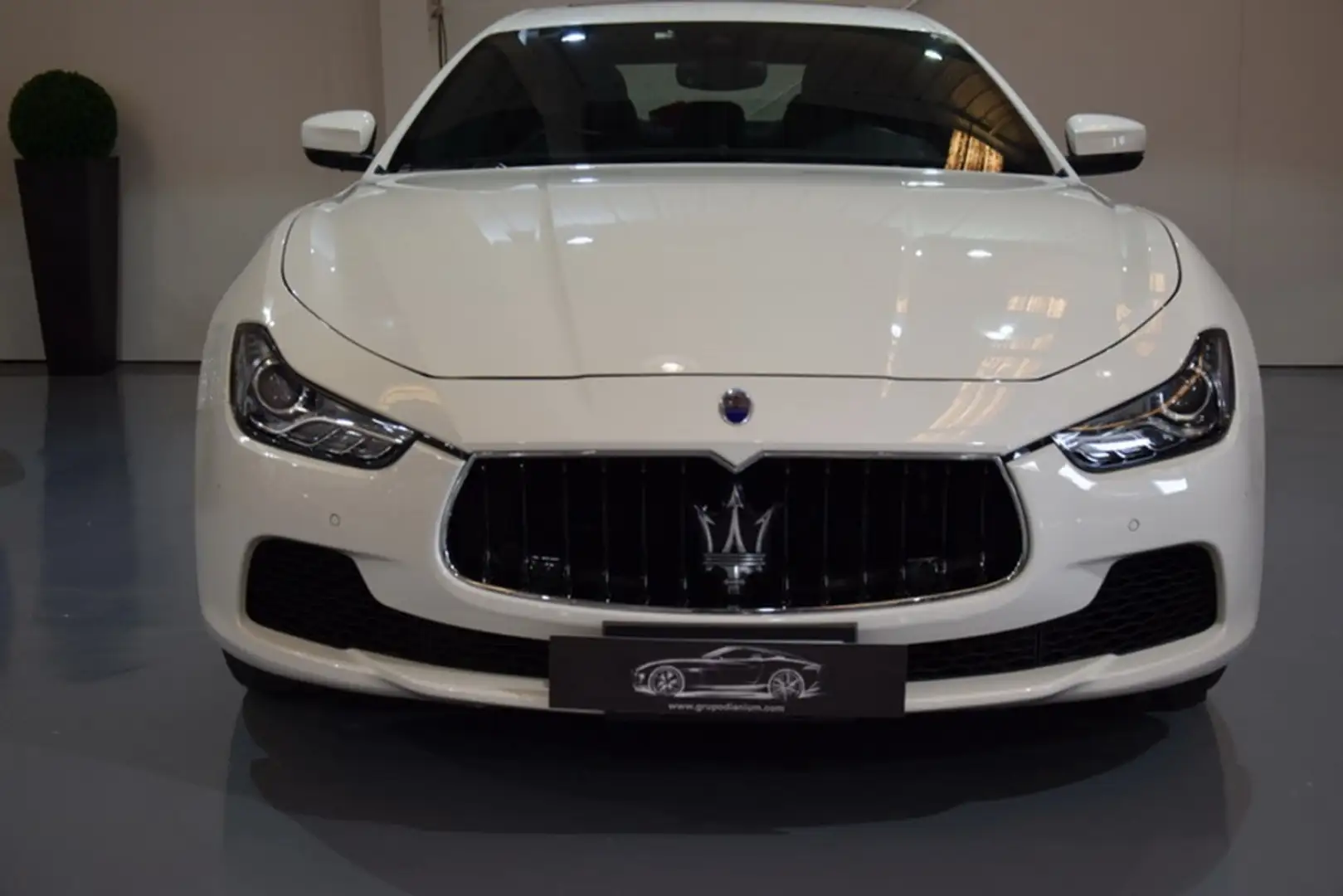Maserati Ghibli Aut. 350 Weiß - 2
