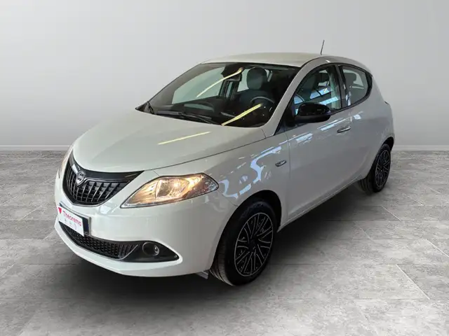 Lancia Ypsilon 1.0 FireFly Hybrid Silver