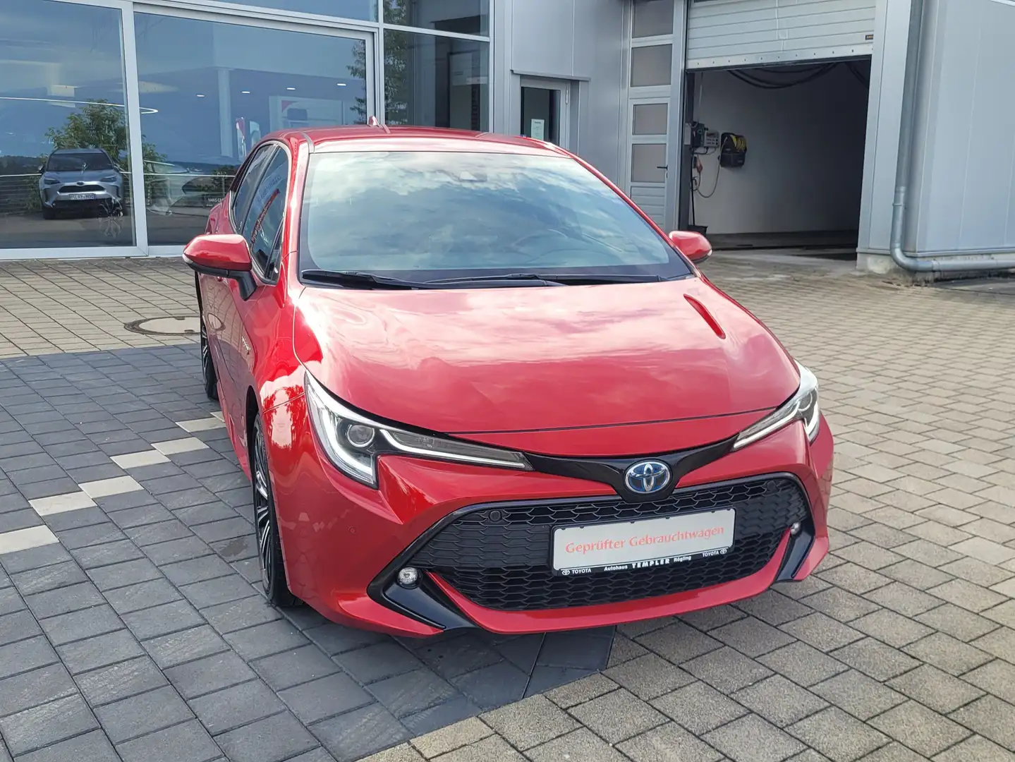 Toyota Corolla 1.8 Hybrid Team D SHZ, LED, KAMERA, SCHECKHEFT Rot - 2