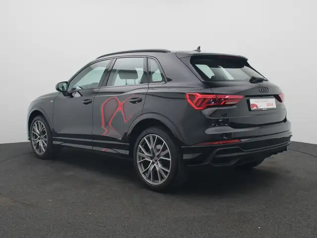 Audi Q3 view 5
