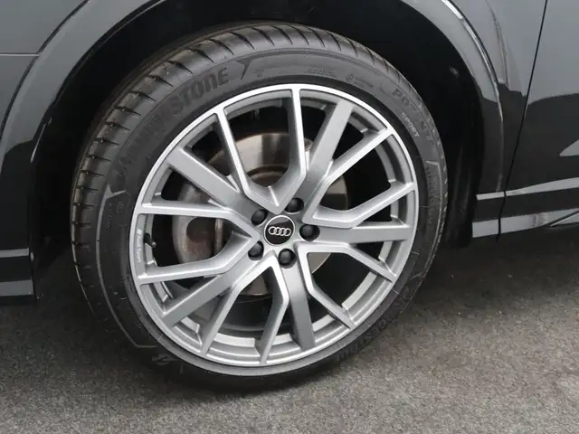Audi Q3 view 9