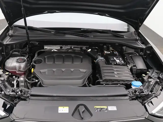 Audi Q3 view 8