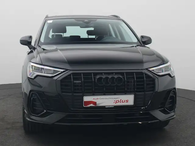 Audi Q3 view 3