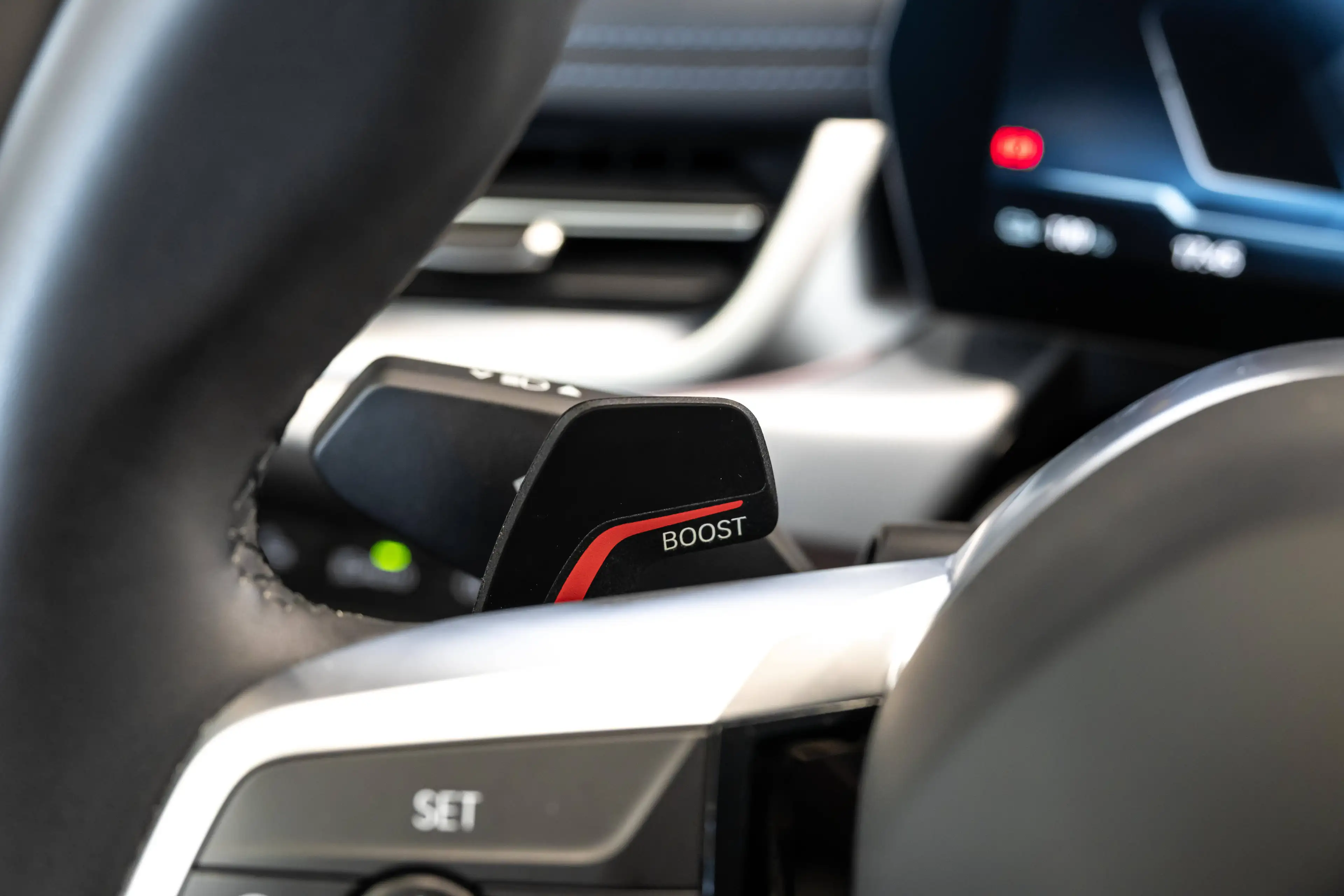 BMW iX1 xDrive 30e - M-pack — photo 23