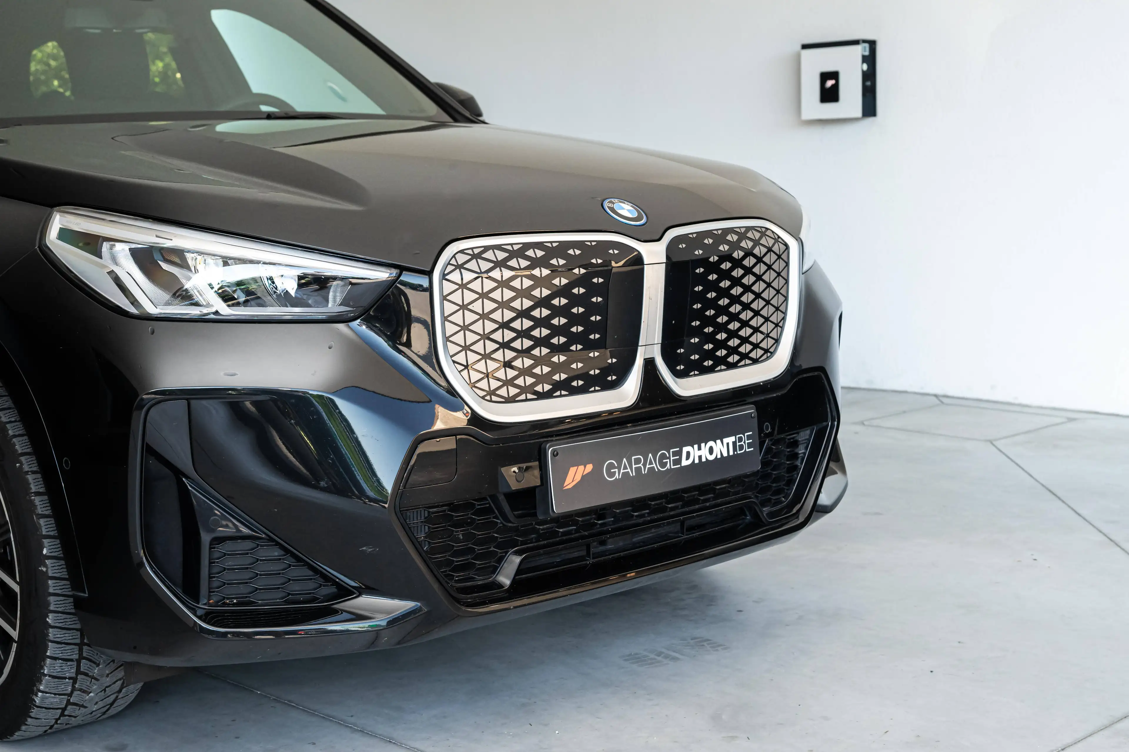 BMW iX1 xDrive 30e - M-pack — photo 37
