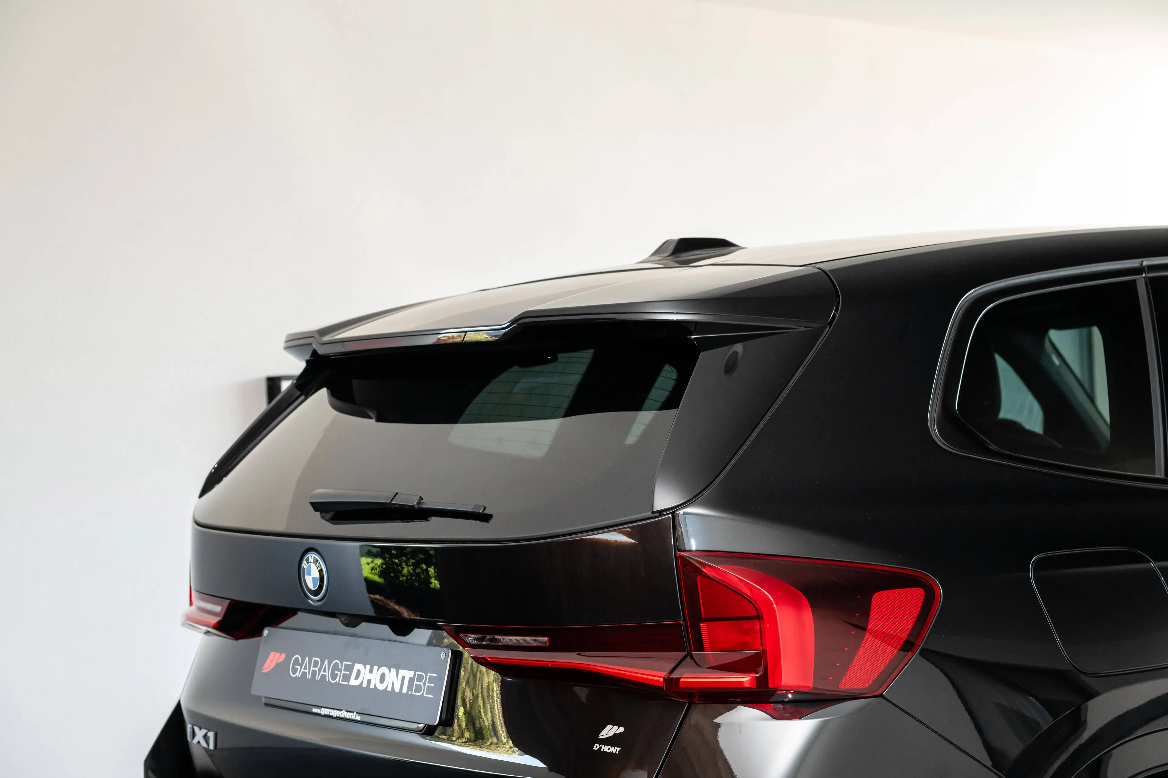 BMW iX1 xDrive 30e - M-pack — photo 40
