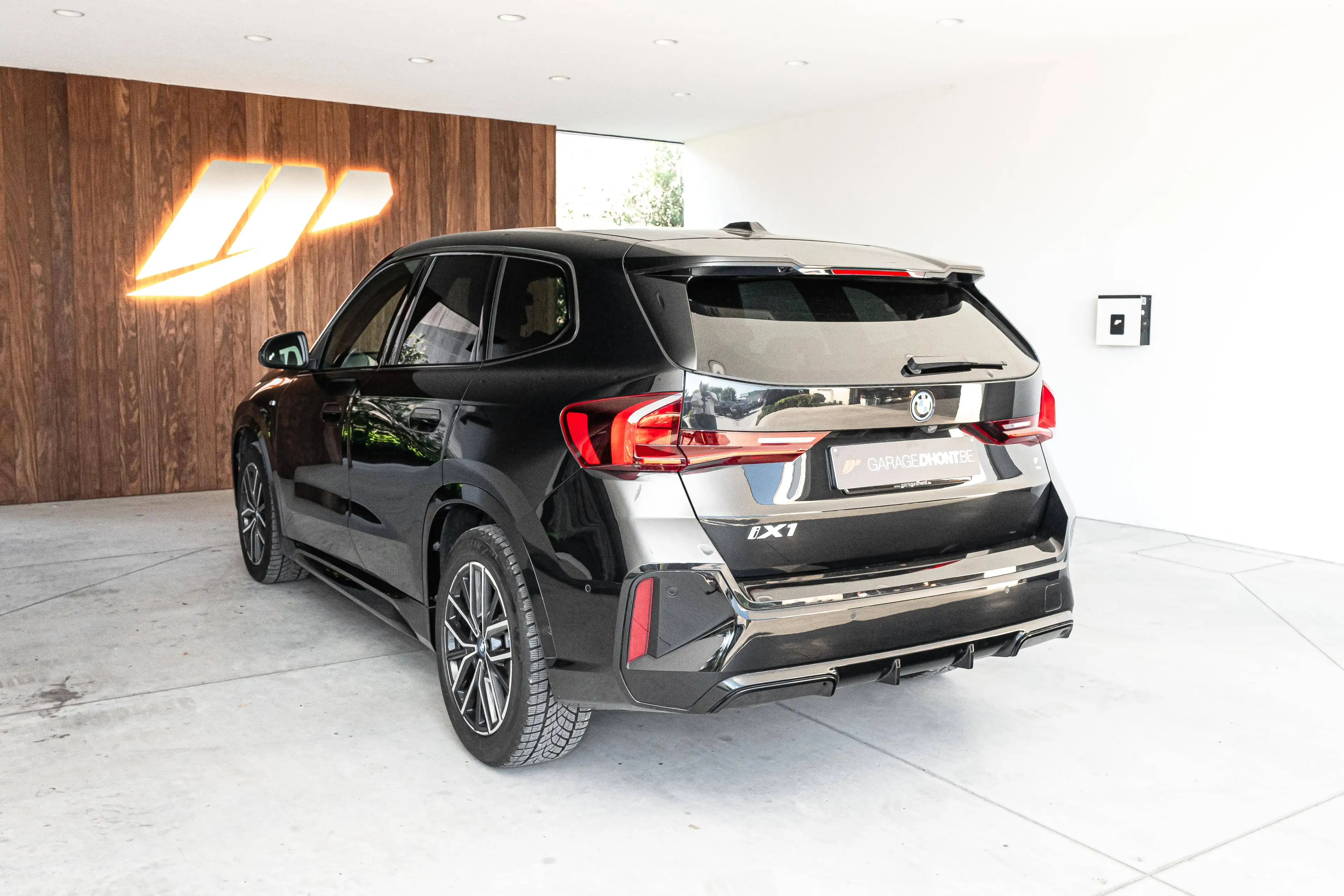 BMW iX1 xDrive 30e - M-pack — photo 5