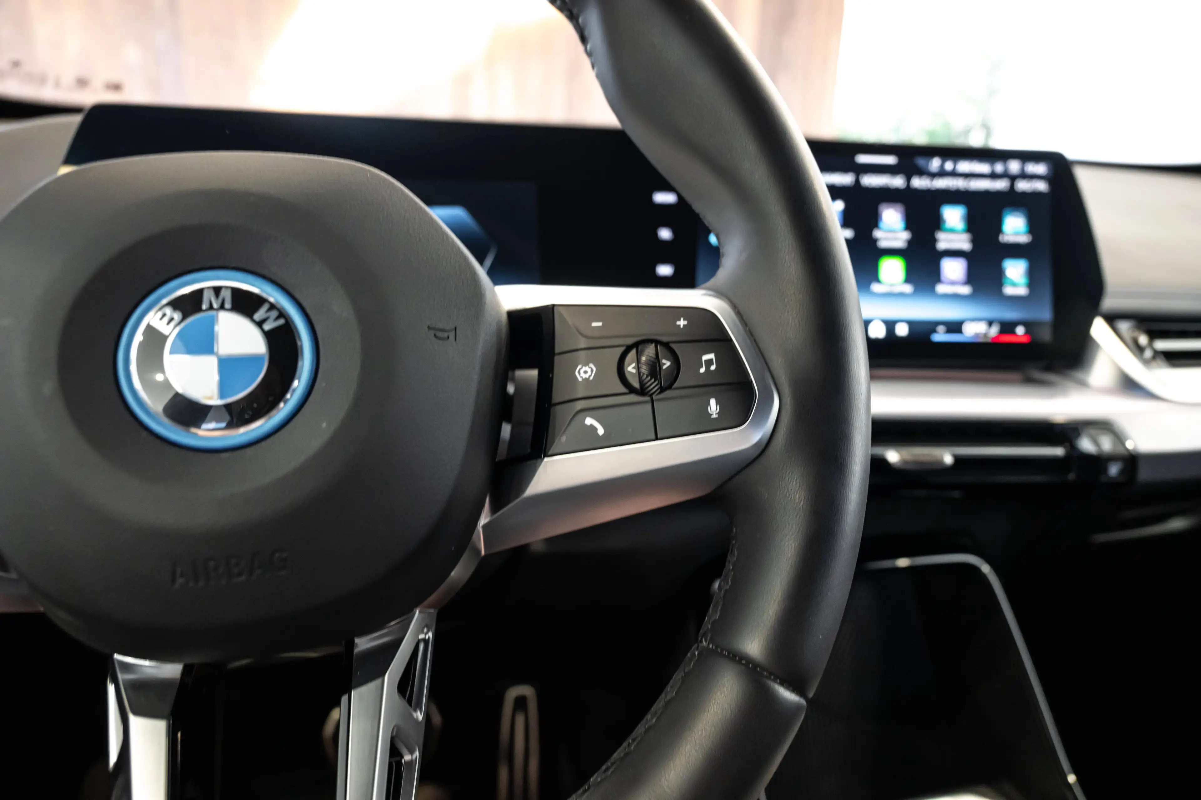 BMW iX1 xDrive 30e - M-pack — photo 24