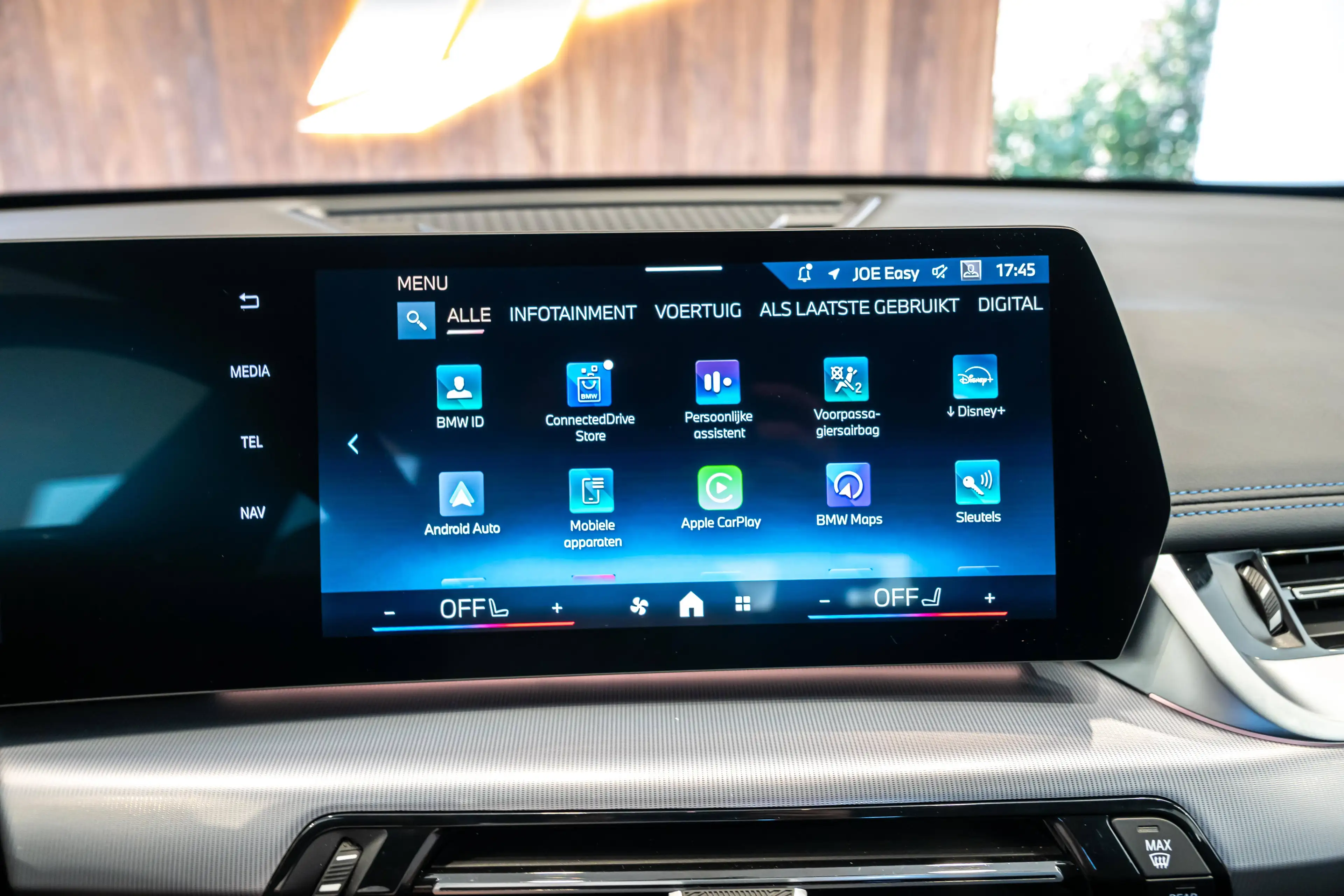 BMW iX1 xDrive 30e - M-pack — photo 20