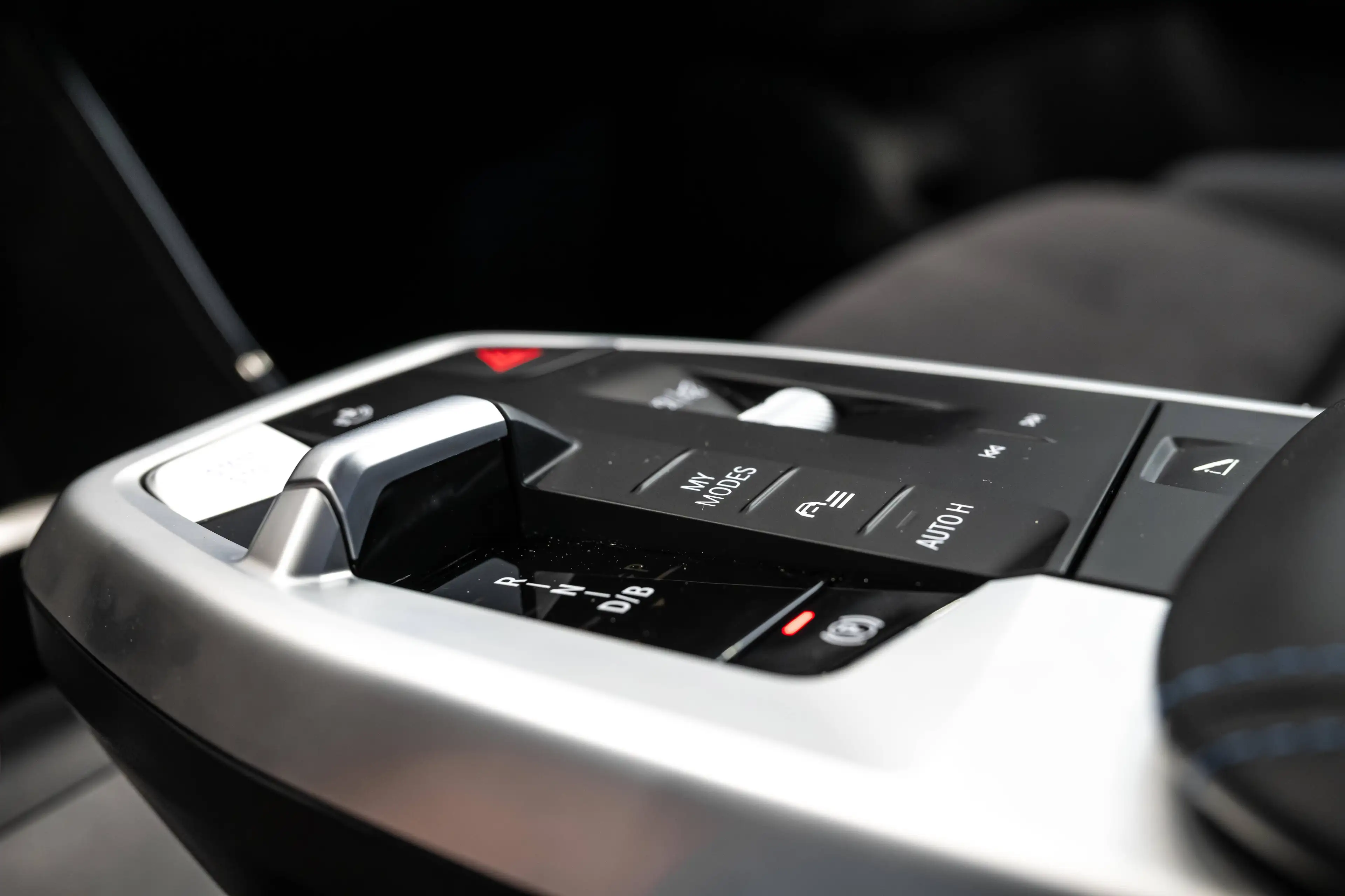 BMW iX1 xDrive 30e - M-pack — photo 25