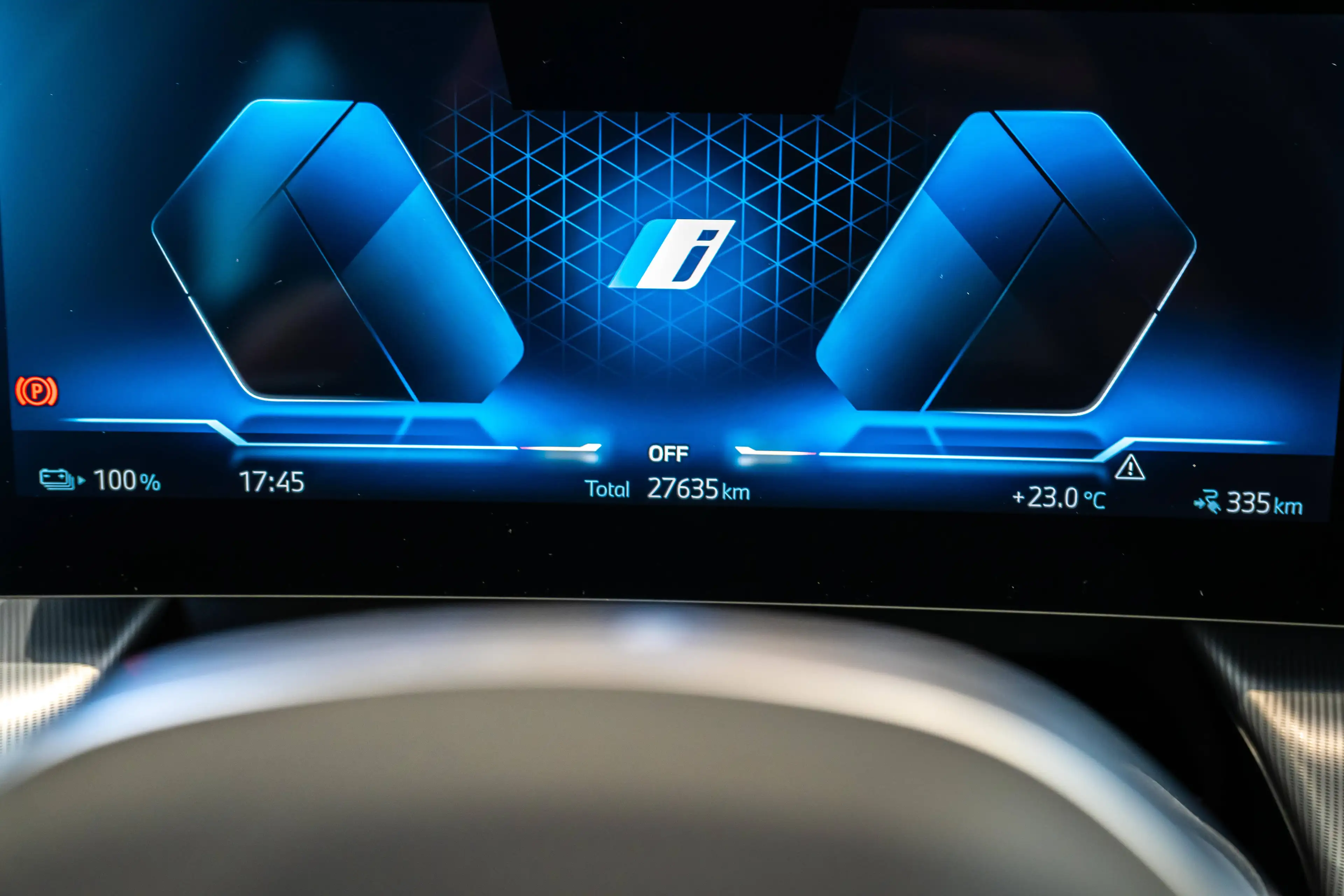 BMW iX1 xDrive 30e - M-pack — photo 21