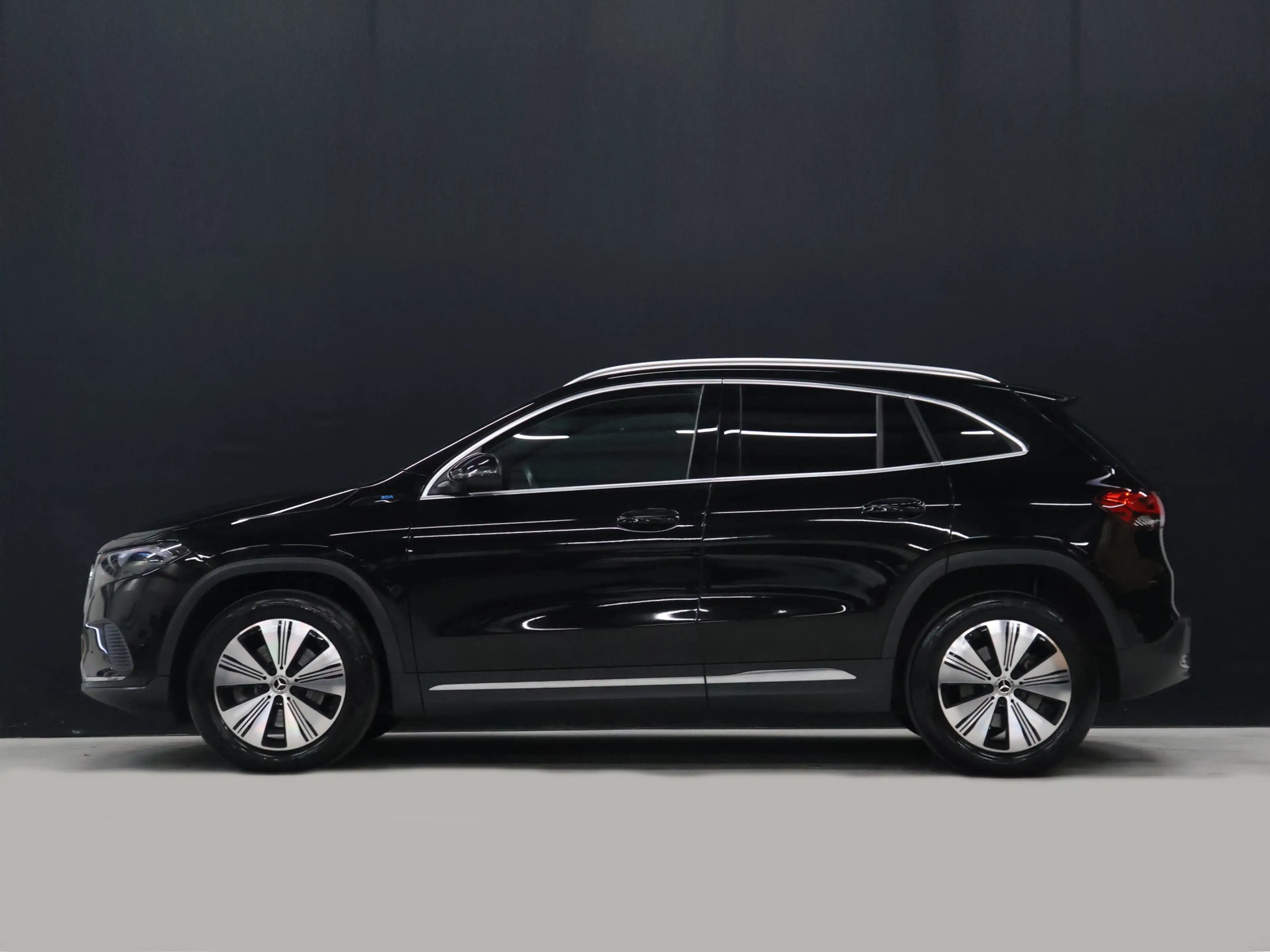 Mercedes-Benz EQA 250 Business Solution Luxury 67 kWh [ADAPTIVE CRUISE, — photo 3