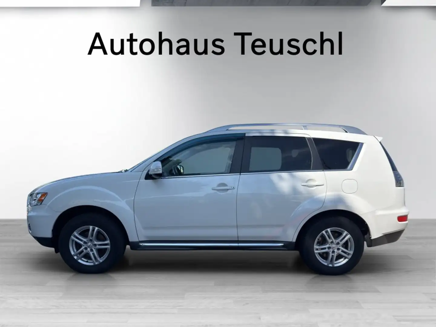 Mitsubishi Outlander 2,2 DI-D SST Instyle Weiß - 2