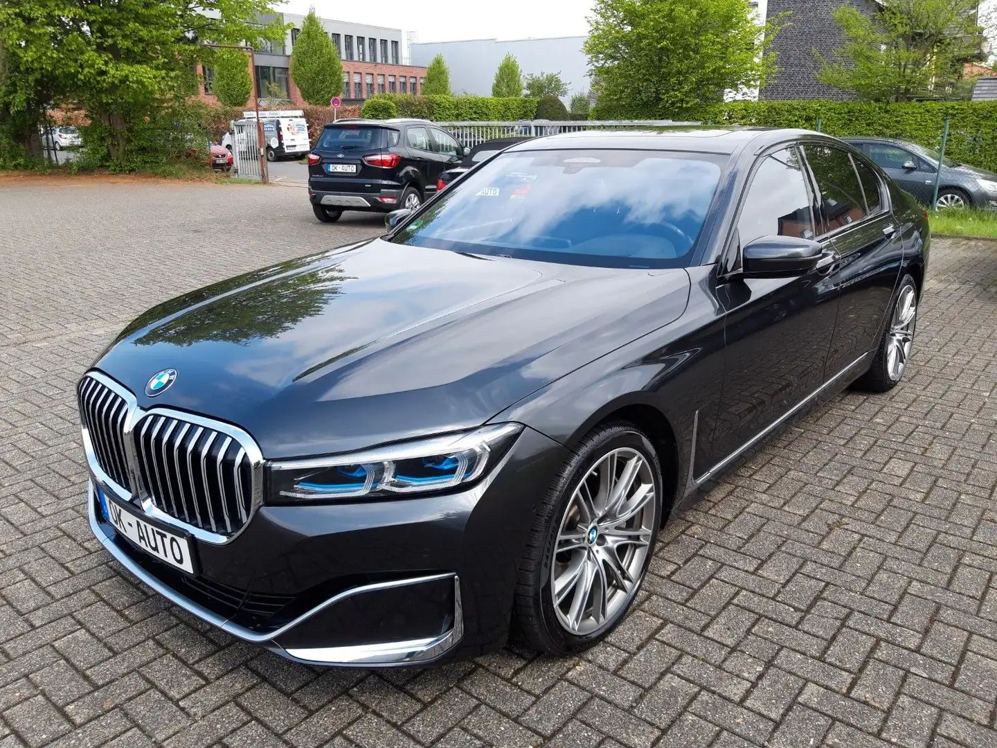 BMW 750 i xDrive 390kw *Top-Ausstattung! Šedá - 1