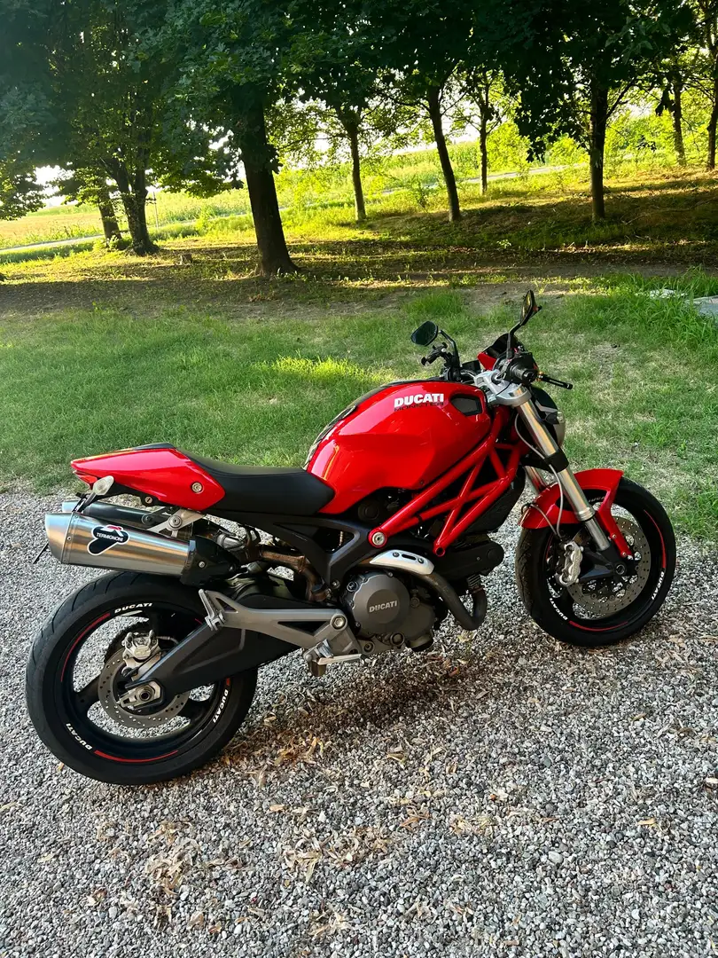 Ducati Monster 696 Czerwony - 2