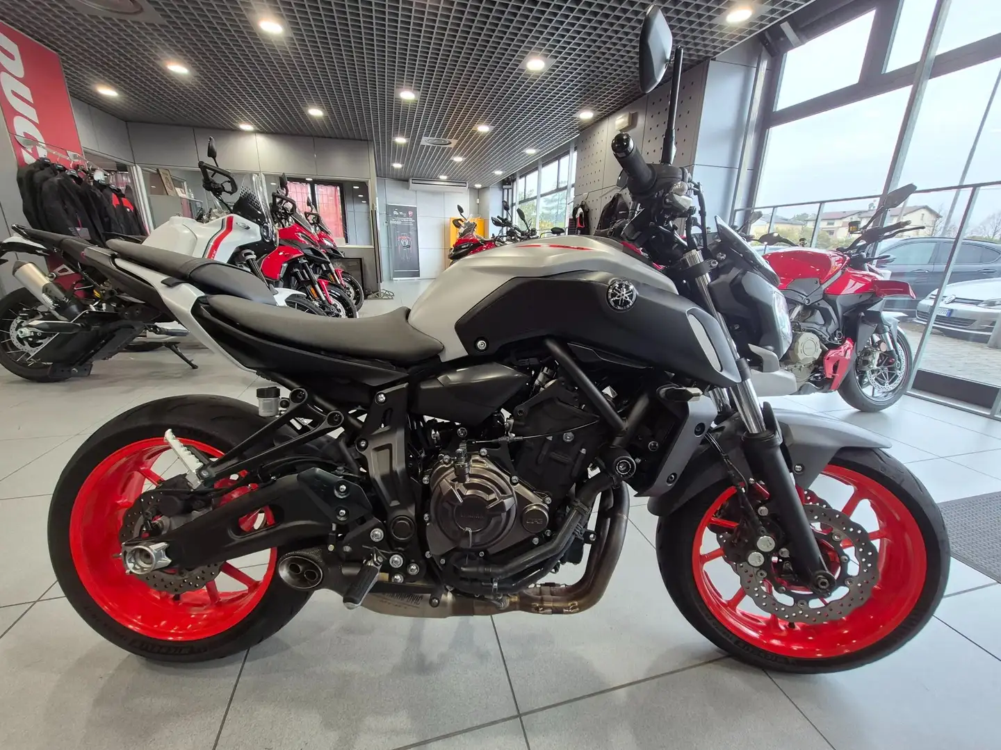 Yamaha MT-07 Blanco - 1