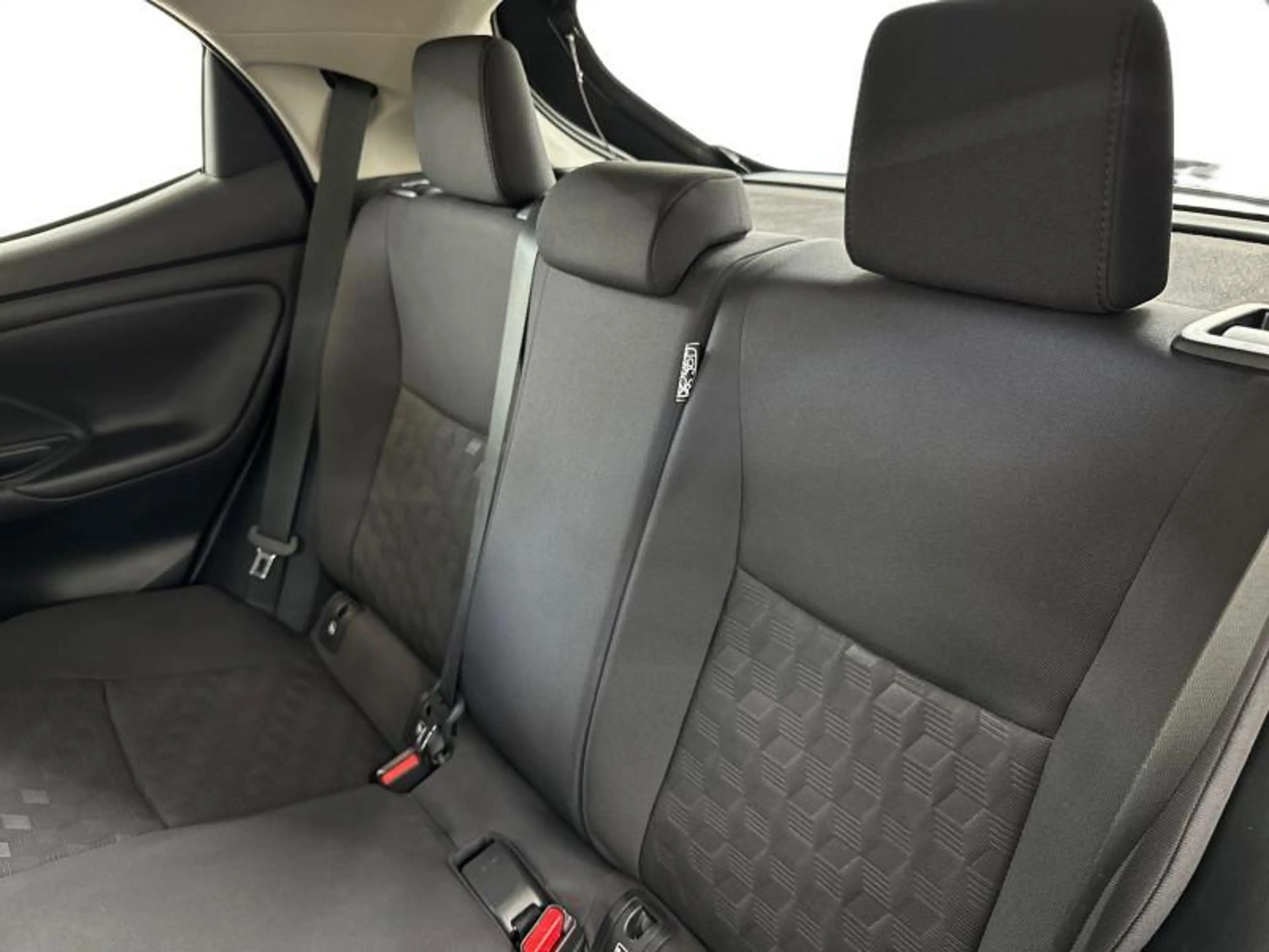 Toyota Yaris Dynamic — photo 10