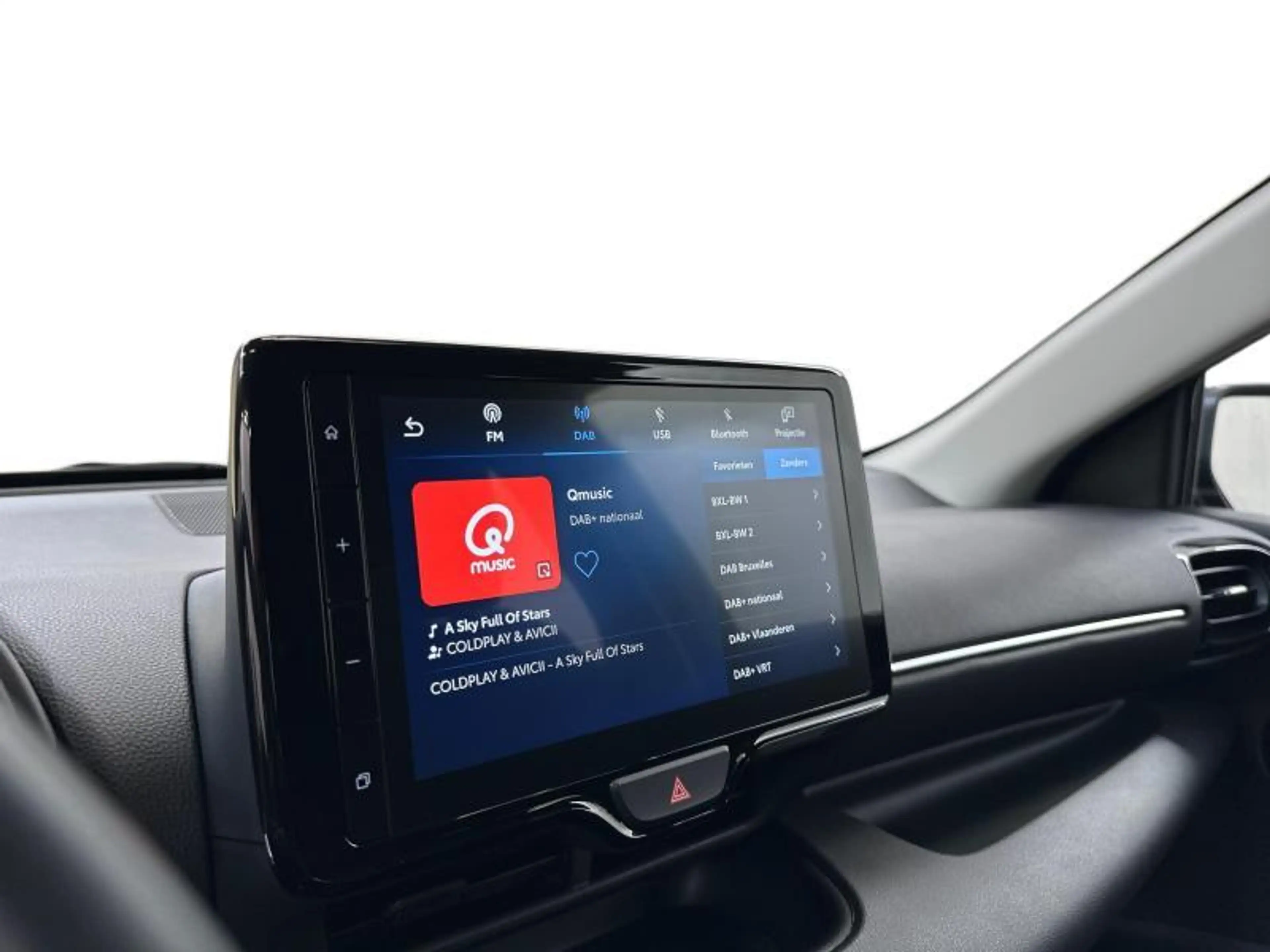 Toyota Yaris Dynamic — photo 11
