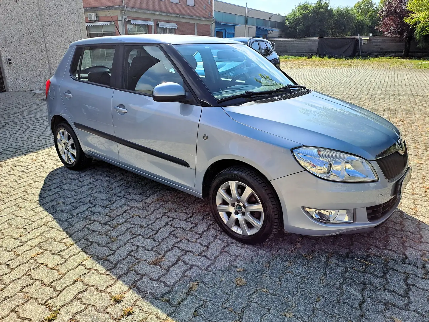 Skoda Fabia Fabia II Berlina 1.6 tdi Ambition  90cv Argento - 2