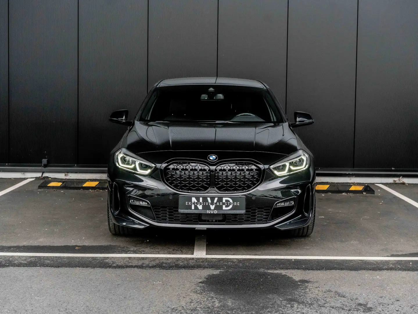 BMW 120 120i| M-sport |Parkeerhulp | verwarmd stuur | Navi Noir - 2