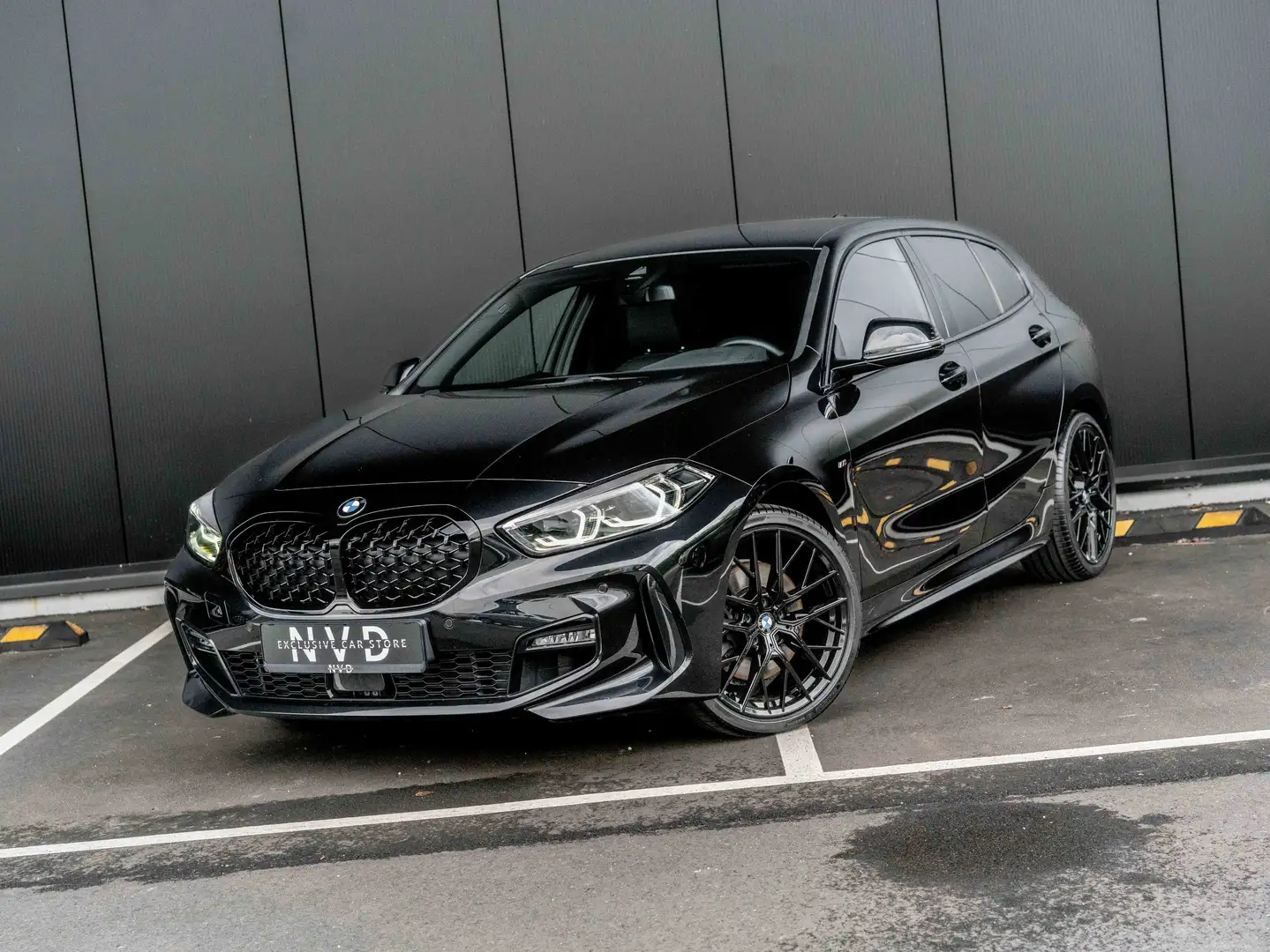 BMW 120 120i| M-sport |Parkeerhulp | verwarmd stuur | Navi Noir - 1