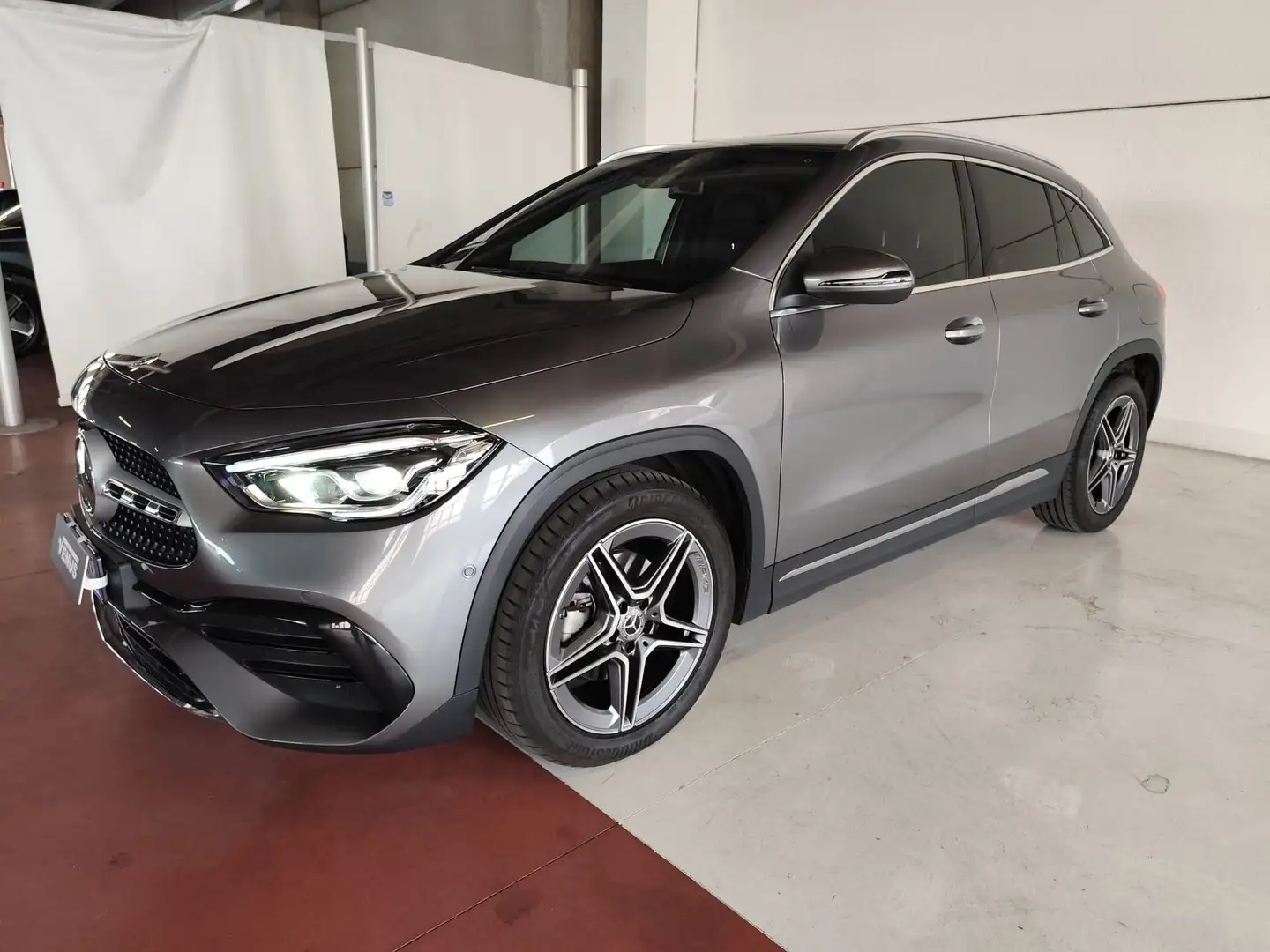 Mercedes-Benz GLA 200 GLA 200 Automatic Premium Grigio - 2