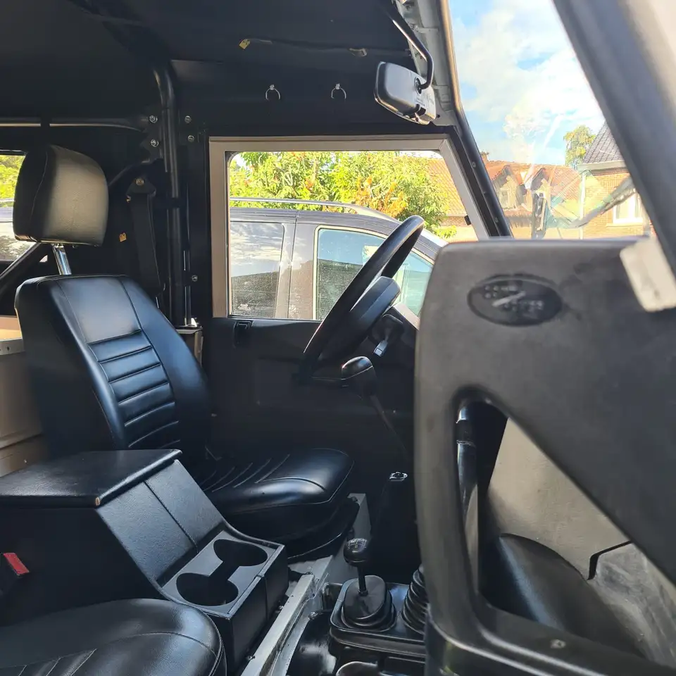 Land Rover Defender 2.5 TDi, foto 8