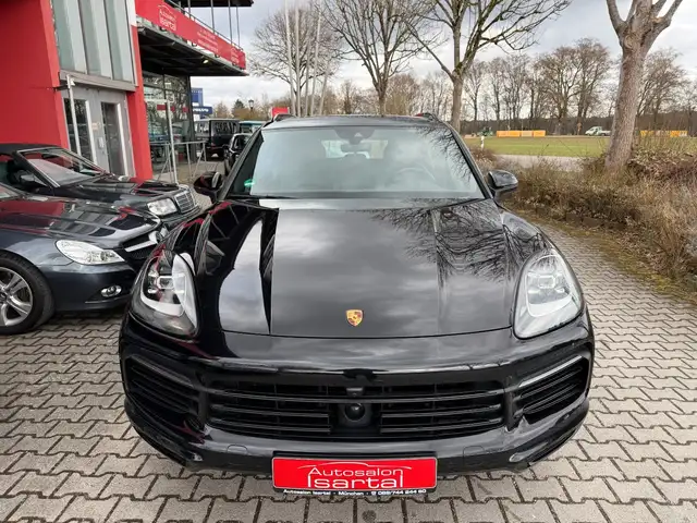 Porsche Cayenne view 3