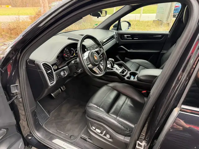 Porsche Cayenne view 11