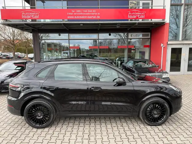 Porsche Cayenne view 8