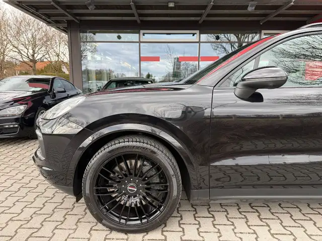 Porsche Cayenne view 4