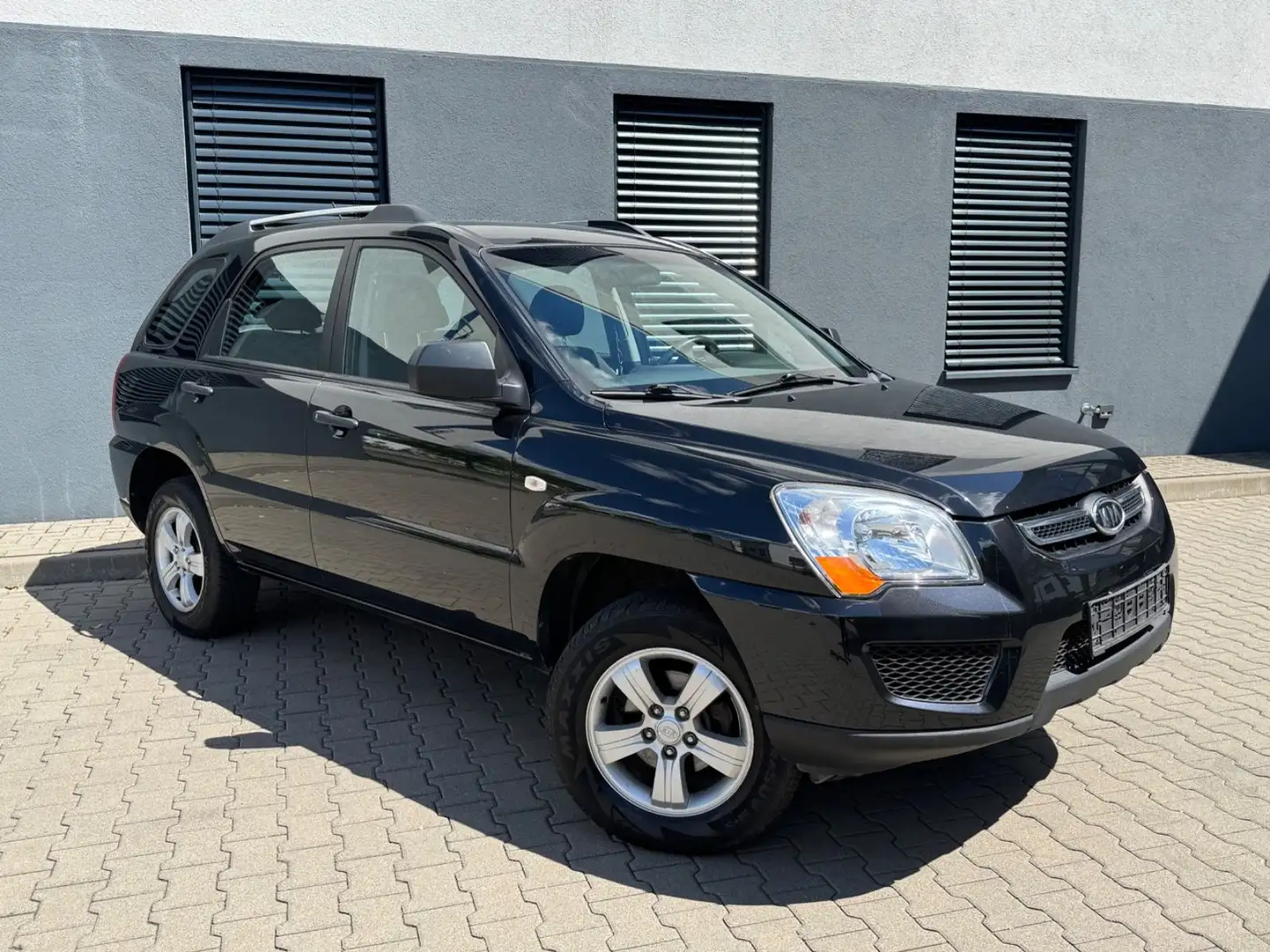 Kia Sportage Attract 2.0 2WD *Klima*AHK*El.Fenster Zwart - 1