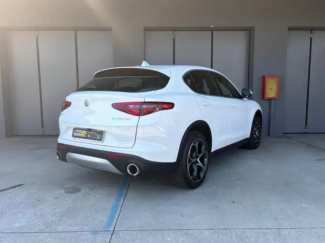 Alfa Romeo Stelvio view 4