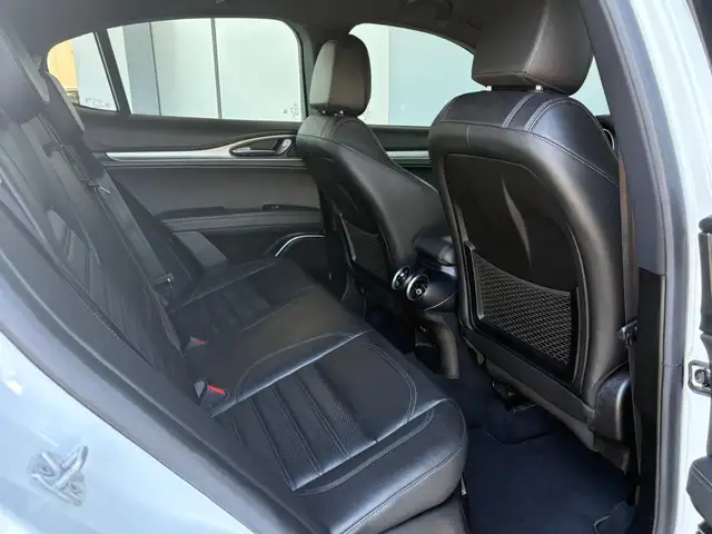 Alfa Romeo Stelvio view 10