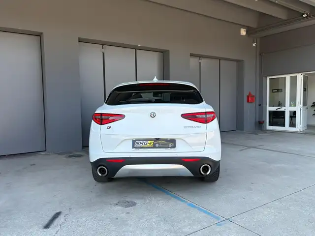 Alfa Romeo Stelvio view 6